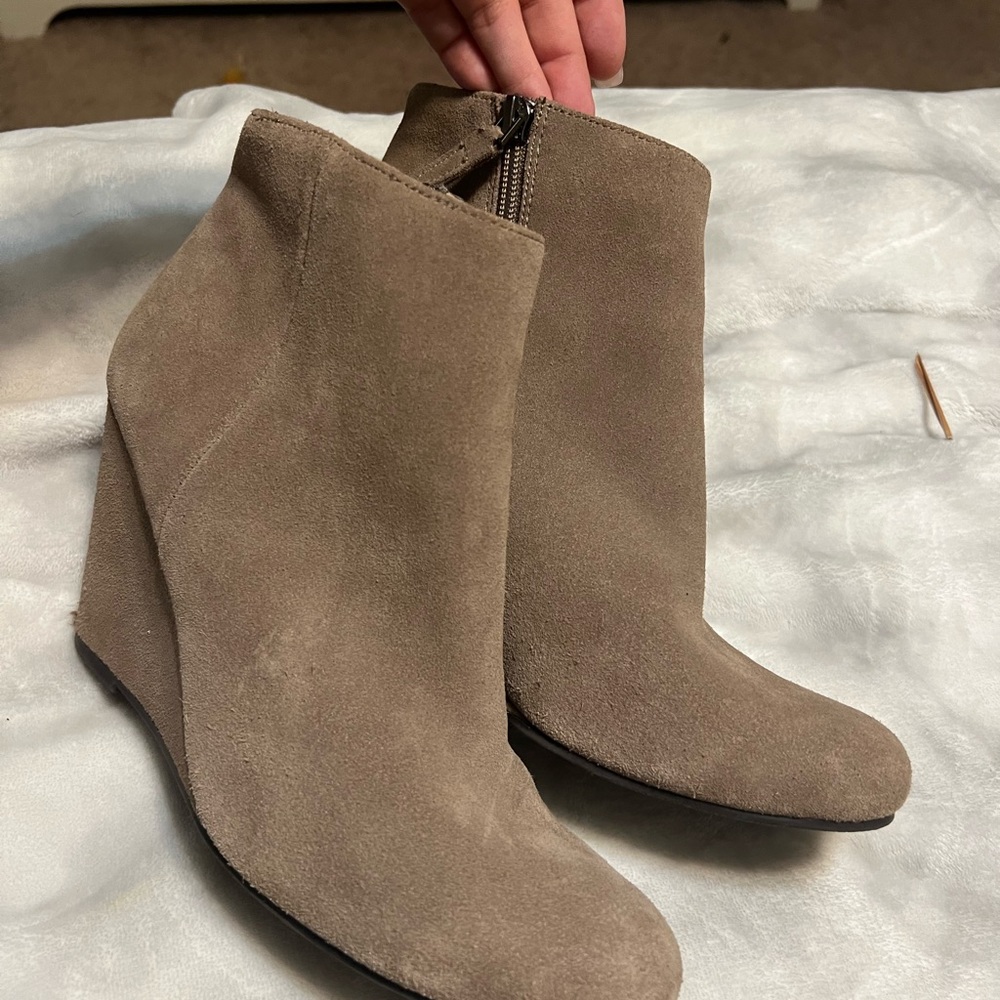 Dolce Vita Suede Wedge Booties in tan. Size 8.5 good as new